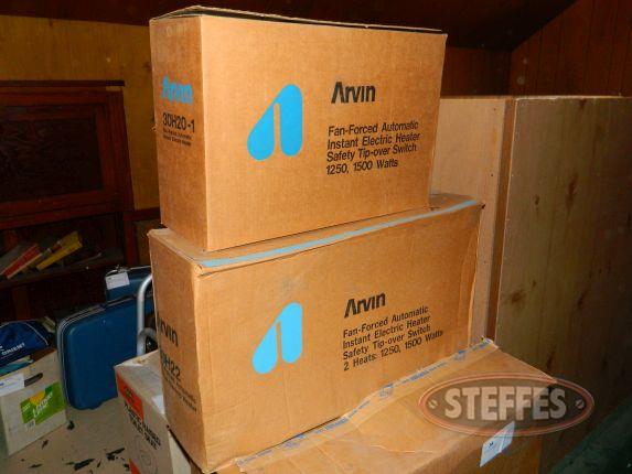 (2) Arvin electric heaters and Sunbeam humidifier_2.jpg